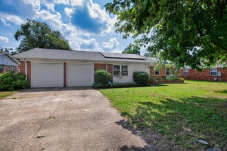 Building Photo - 4910 La Ventana Cir