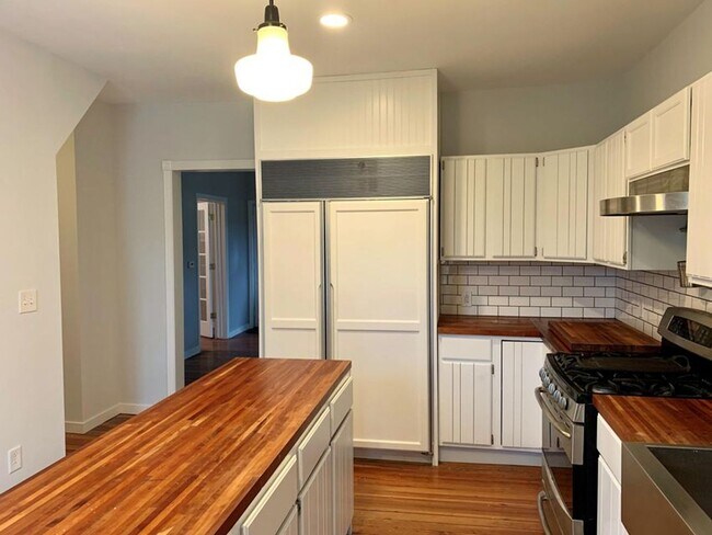 Foto del edificio - 3BR 1.5BA Twin Lakes Home