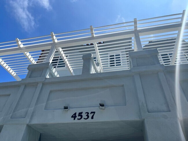Foto del edificio - RPG - 4537 Cove
