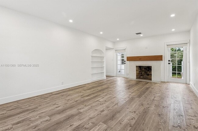 Foto del edificio - 3002 Segovia St