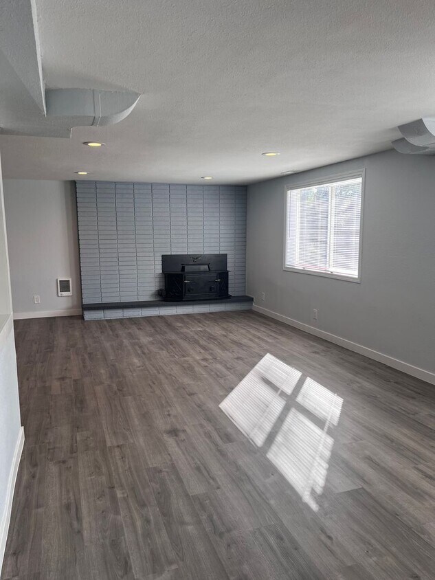 Foto principal - 5622 35th Ave E