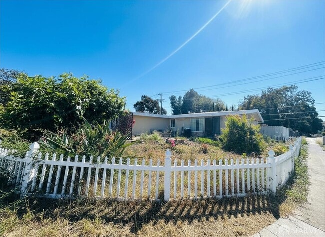 Building Photo - 618 Lakewood Dr
