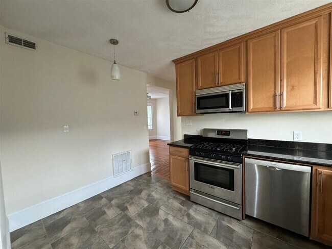 Building Photo - 65 Conwell Ave