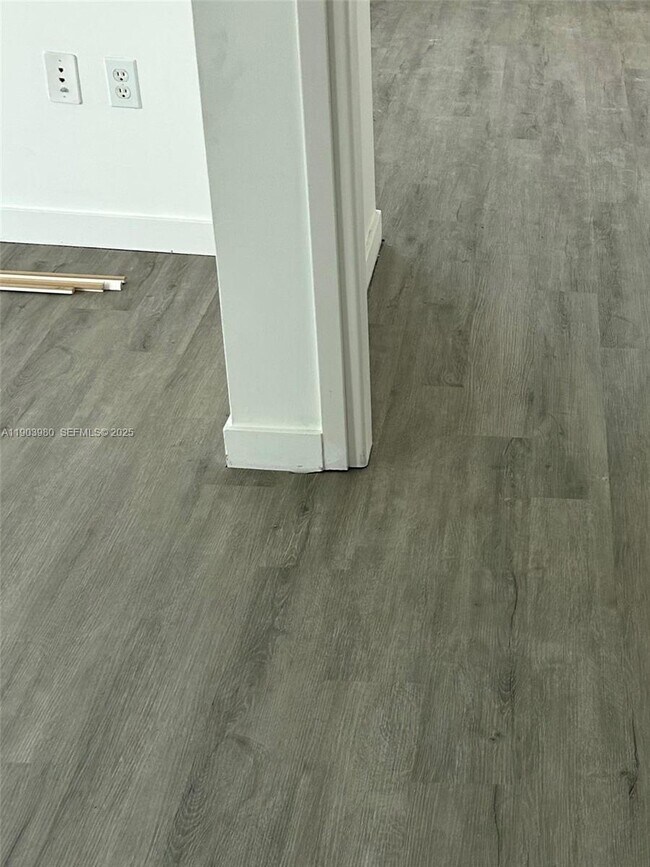 Foto del edificio - 300 S Biscayne Blvd