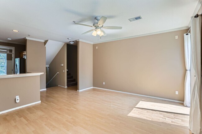 Foto del edificio - Elegant Forest Heights 3 bedroom, 3 bath Brownstone Home!