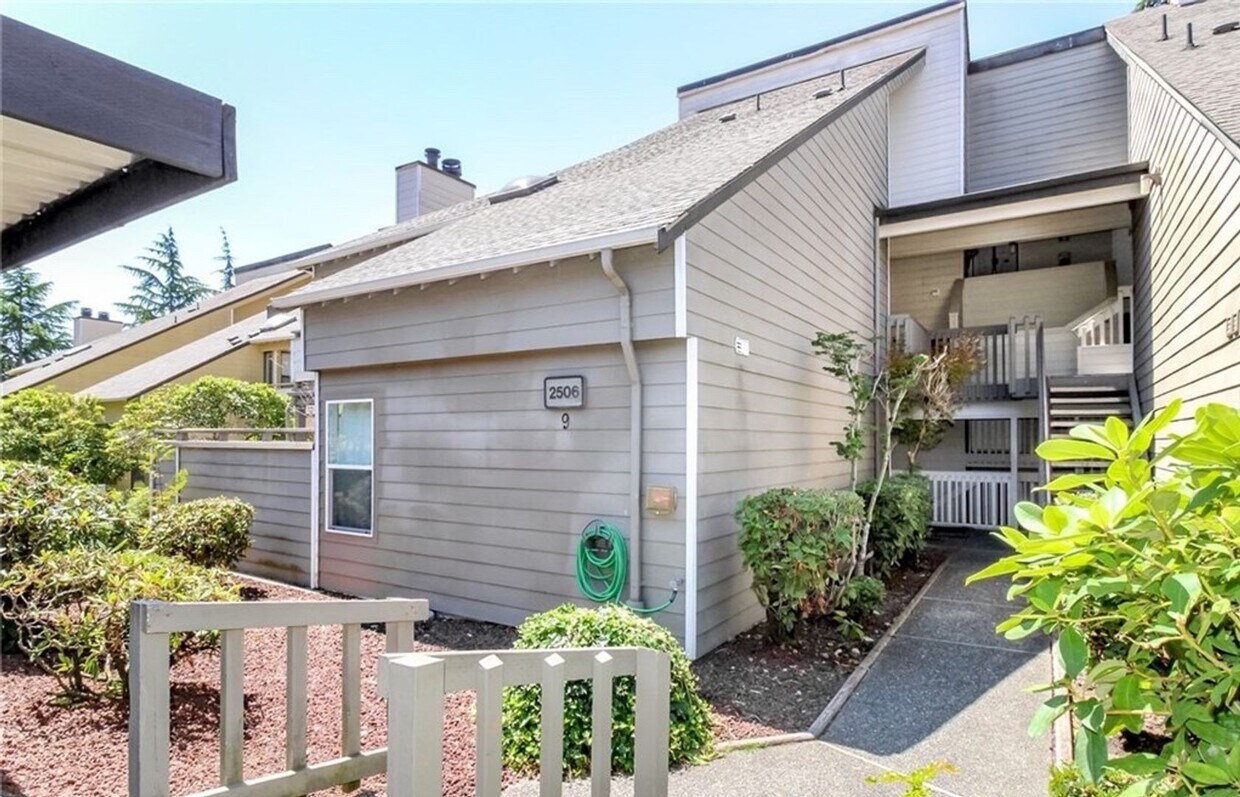 Foto principal - Updated Condo Available for Rent!