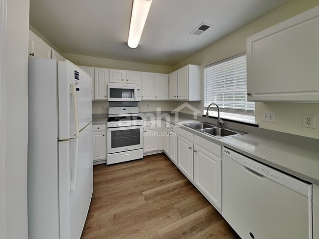 Building Photo - 9512 Chastain Walk Dr