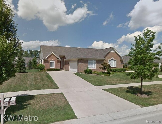Building Photo - 16718 Carriage Way