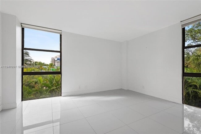 Building Photo - 20335 W Country Club Dr