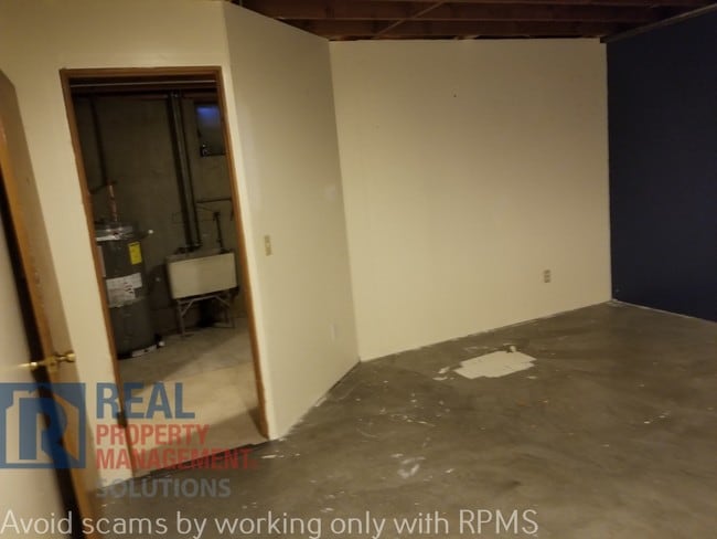 Building Photo - 3544 SE Cora Dr