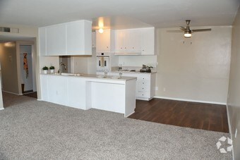 Foto principal - 10200 De Soto Ave