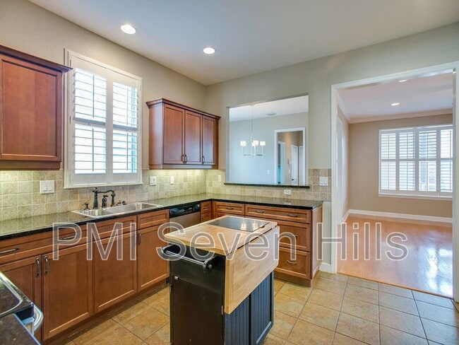 Building Photo - 4229 Summertree Dr