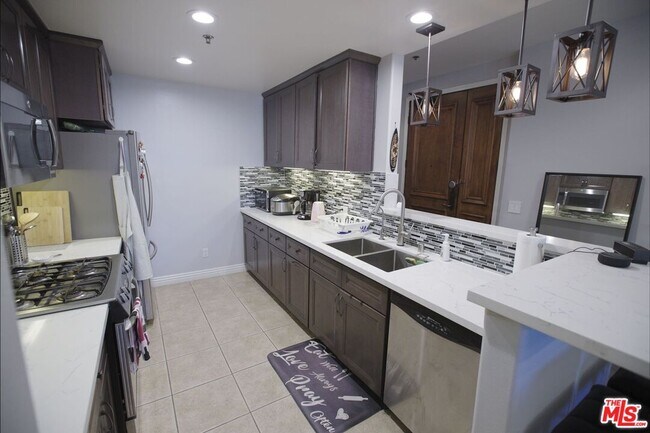 Foto del edificio - 5132 W Maplewood Ave