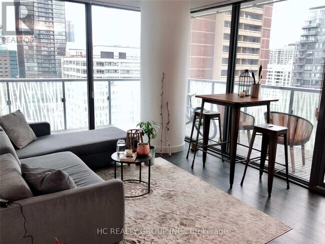 Photo du bâtiment - 50 Charles St E