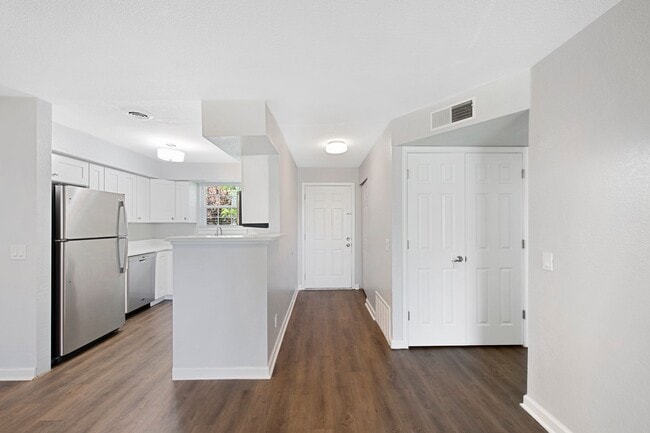 Building Photo - Beautiful 2 Bed 2 Bath Townhouse in Otero Ridge