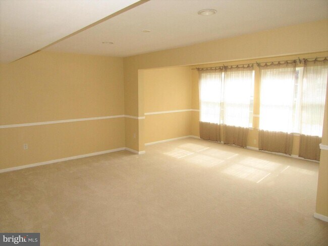 Building Photo - 108 Persimmon Pl