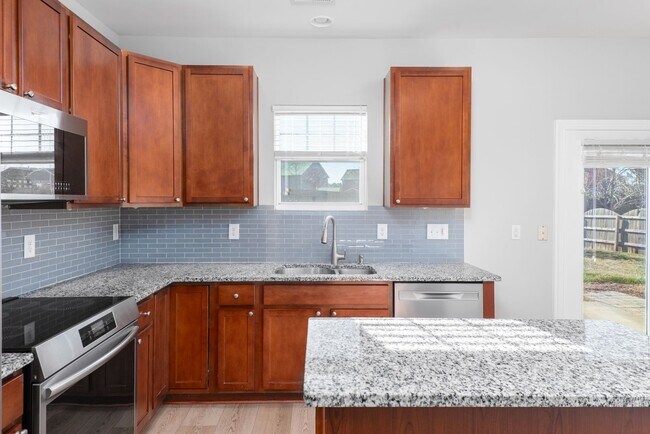 Foto del edificio - 3-bed Home in Brightleaf!