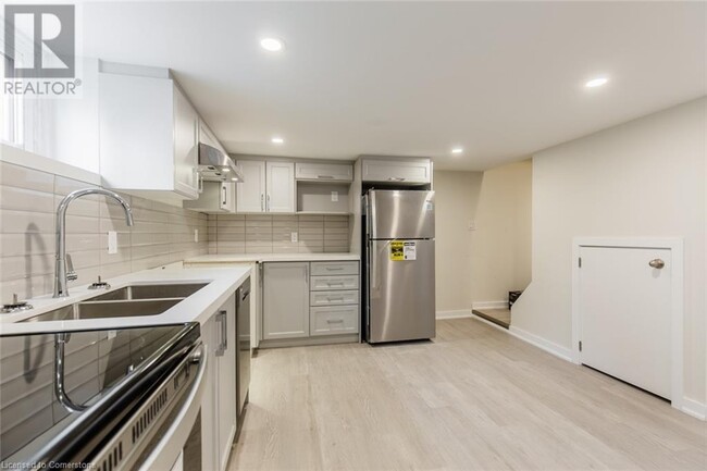 Photo du bâtiment - 129 E 22nd St