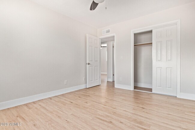 Foto del edificio - 1611 W 5th St