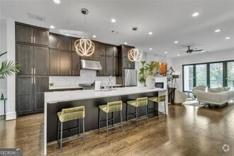 Building Photo - 1107 Briar Cove Cir