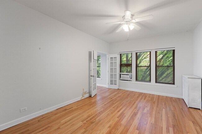 Foto del edificio - 1521 N Bell Ave