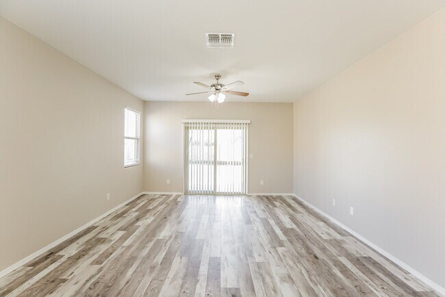 Building Photo - 6861 S Blue Hills Dr