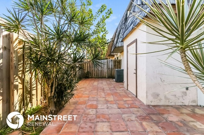 Foto del edificio - 4120 Palm Bay Cir