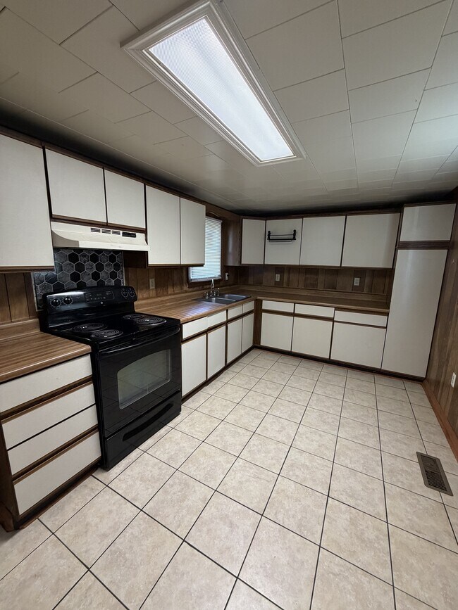 Foto del edificio - 6793 Edwards Ave