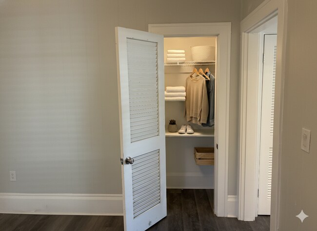 Building Photo - MODERN LUXURY. HISTORIC CHARM. Fully Renovated & Ready for Move-In at Lake Eola Heights