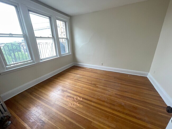 Building Photo - NO FEE! Available 7/19 or 8/1! Sunny 2bed ...