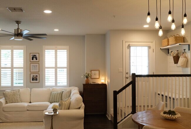 Foto del edificio - 689 Oak Lake Ln