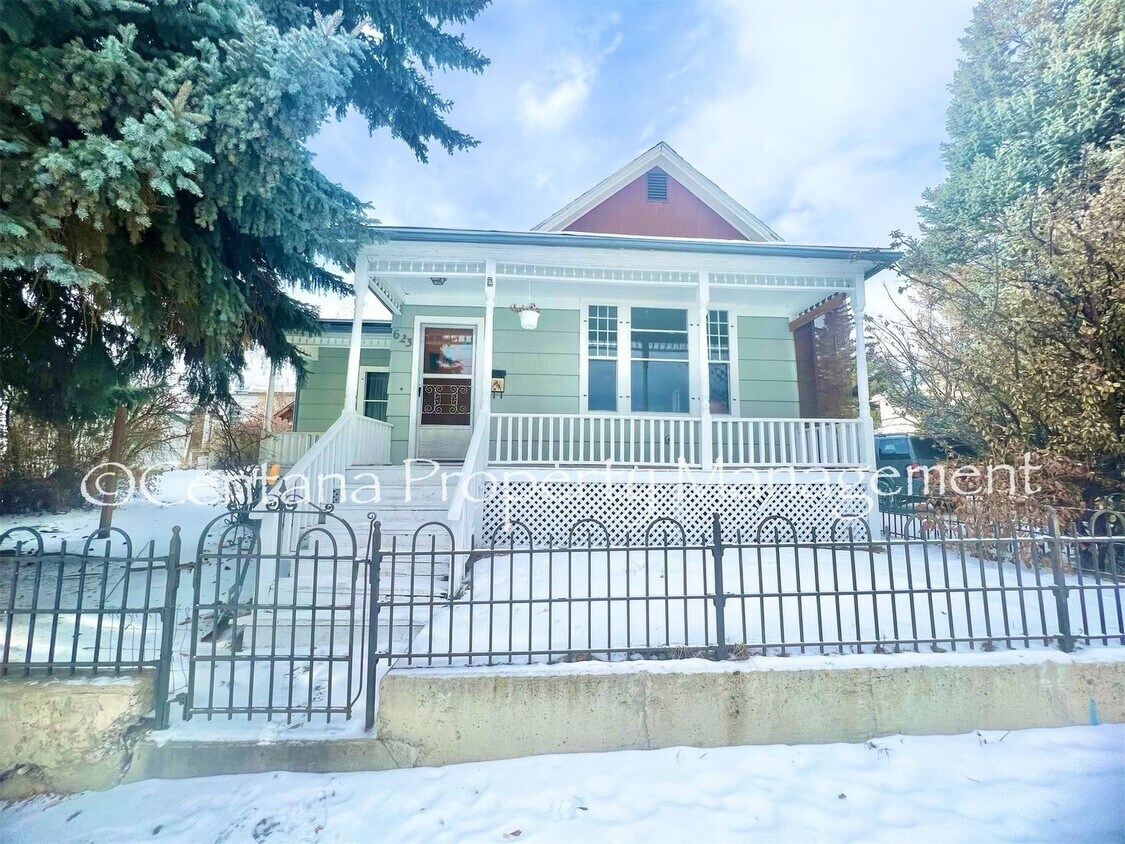 Primary Photo - Cozy craftsman with a garage and gazebo!