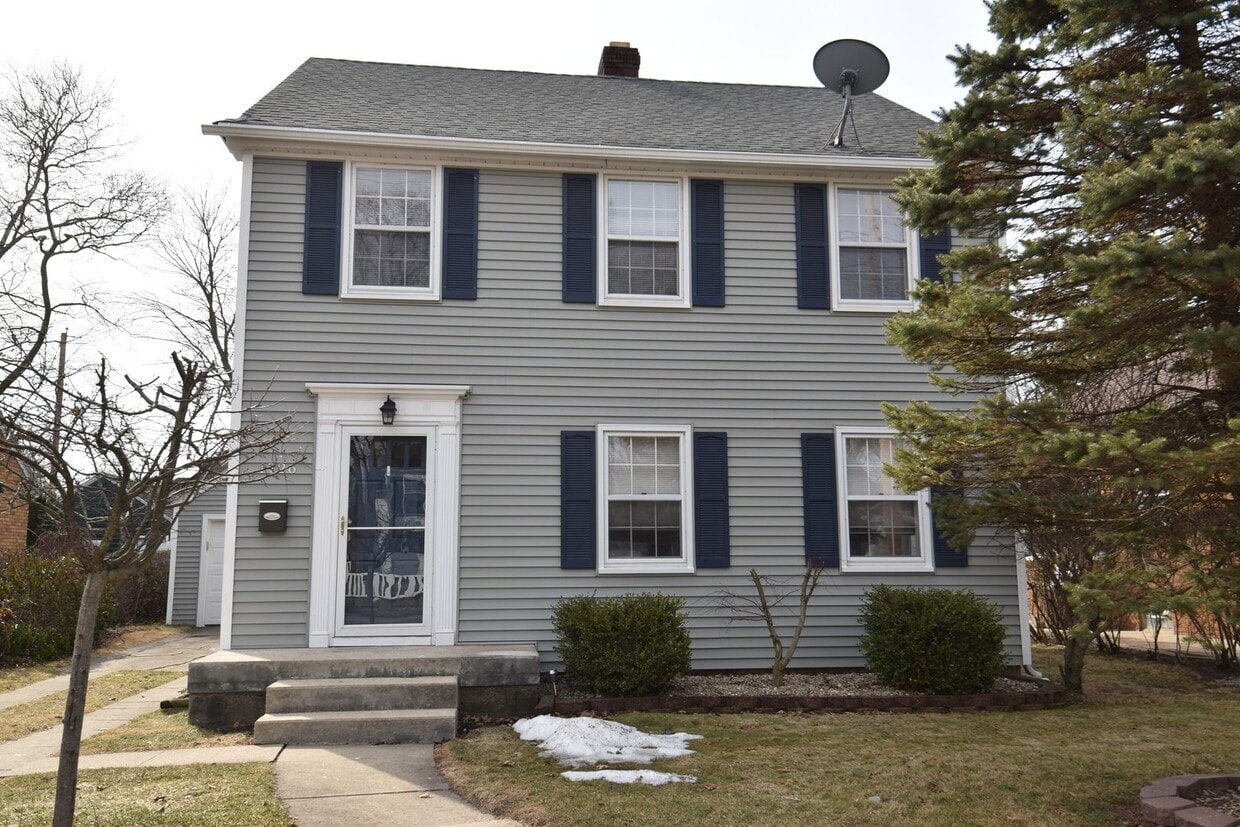 Foto principal - Adorable 3 Bedroom on McKinley Ave. South ...