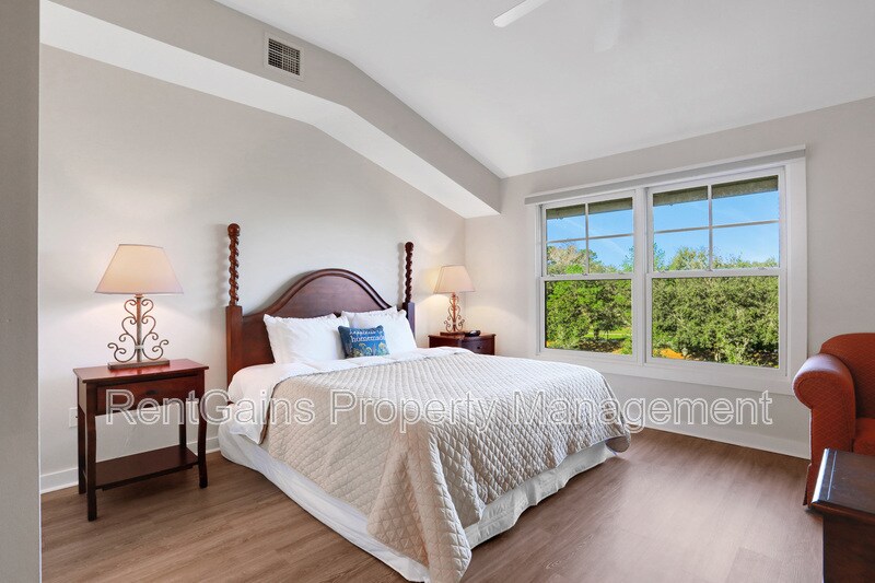 Foto principal - 965 Registry Blvd