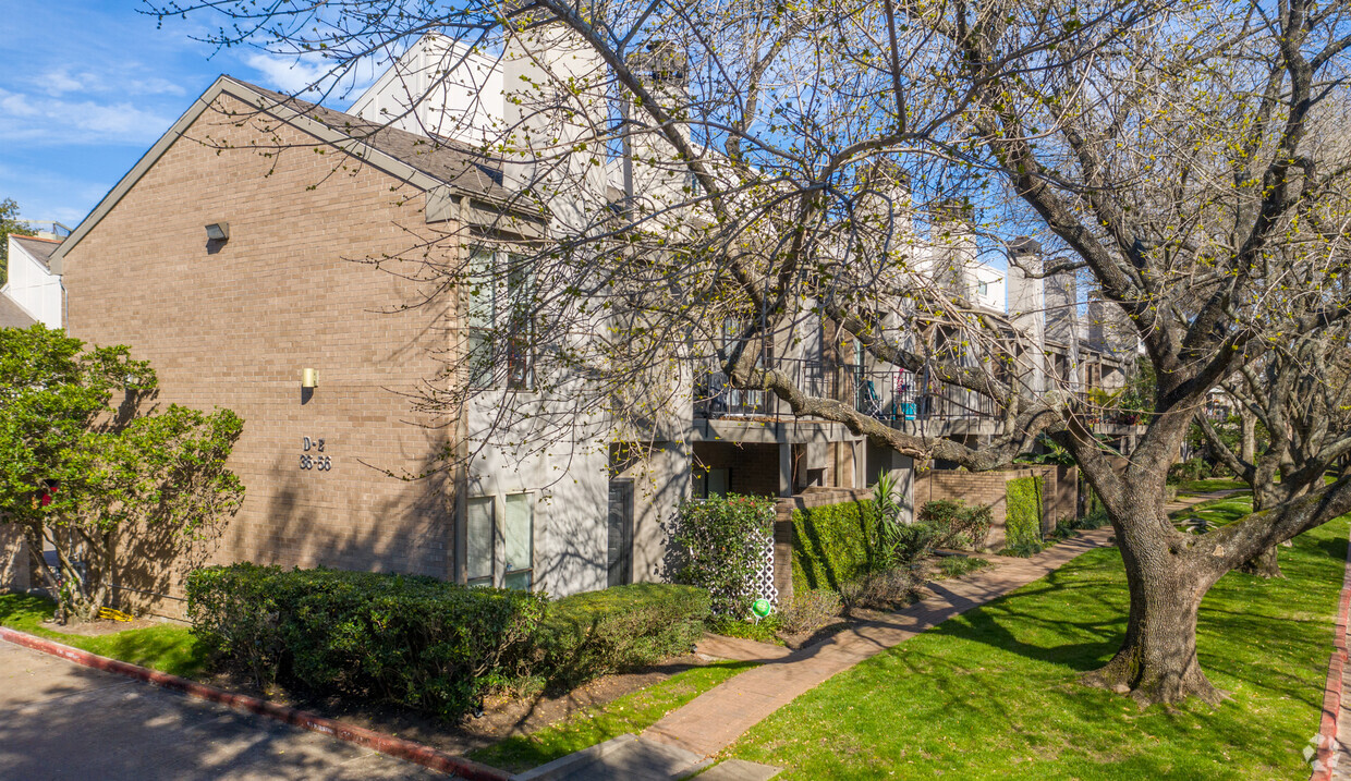 Building Photo - Evergreen Commons