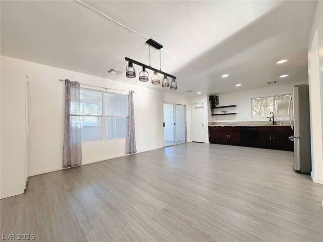 Building Photo - 5386 Walcott Dr