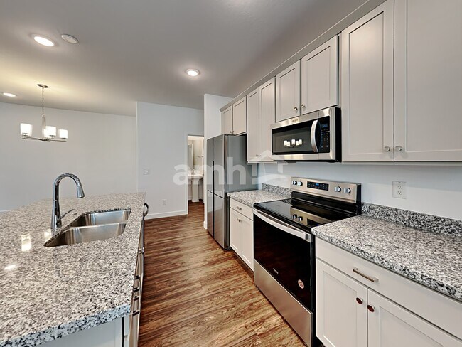 Foto del edificio - 814 S 150th Dr