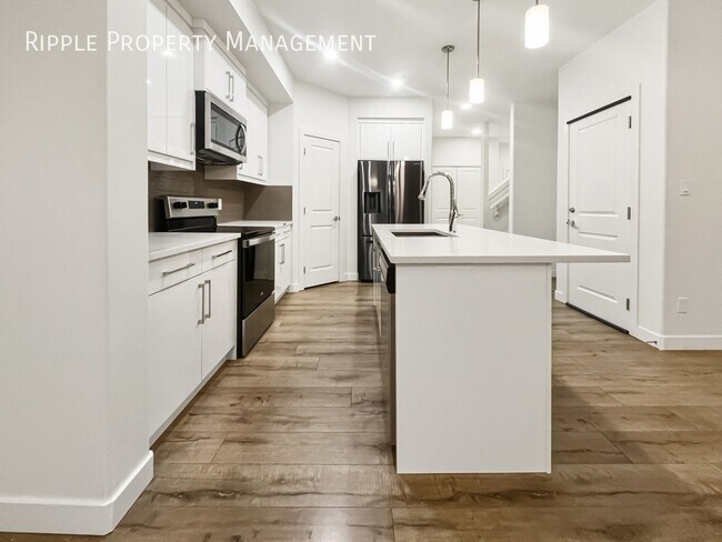 Building Photo - AMAZING 3 BEDS, 2.5 UPPER/MAIN FLOOR IN CHAPPELLE