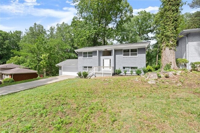 Foto del edificio - 495 Larchmont Cir NW