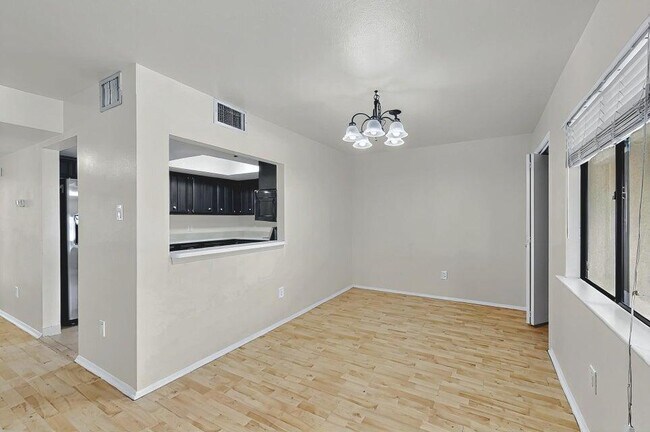 Foto del edificio - 939 Country Club Dr SE