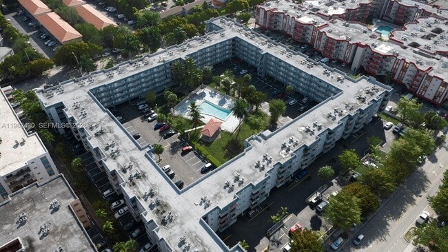 Foto del edificio - 1655 W 44th Pl