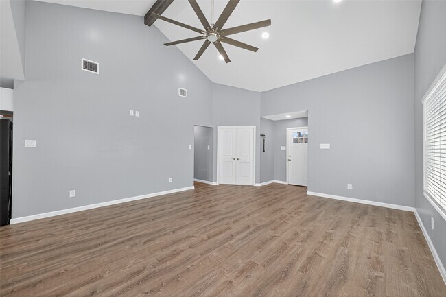 Foto del edificio - 10106 Shadow Pine Dr