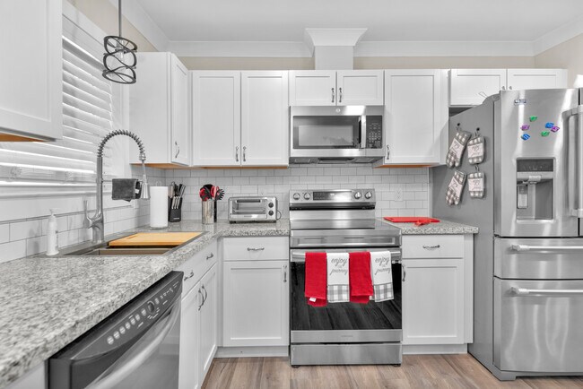 Building Photo - Furnished Duplex - Unit A