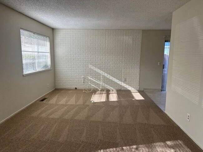 Building Photo - 55-0210