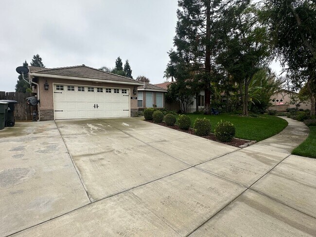 Foto del edificio - SE Visalia home coming soon!!