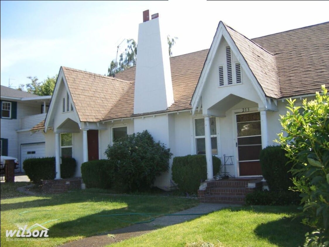 Primary Photo - 211 -213 South 16th Avenue (02-10)