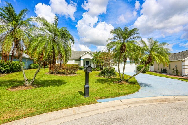 Building Photo - ***POOL HOME***GREAT LOCATION***QUIET FAMI...