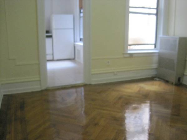 Foto del edificio - 750 Mace Ave