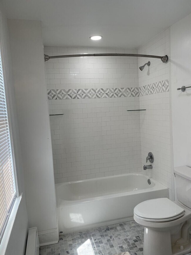 Foto del edificio - Newly Renovated - 4 Bed / 1.5 Bath Home - Lower Gwynedd Township