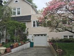 Front of house & Driveway - 908 Mile Square Rd